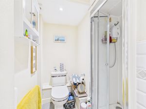 Shower room- click for photo gallery